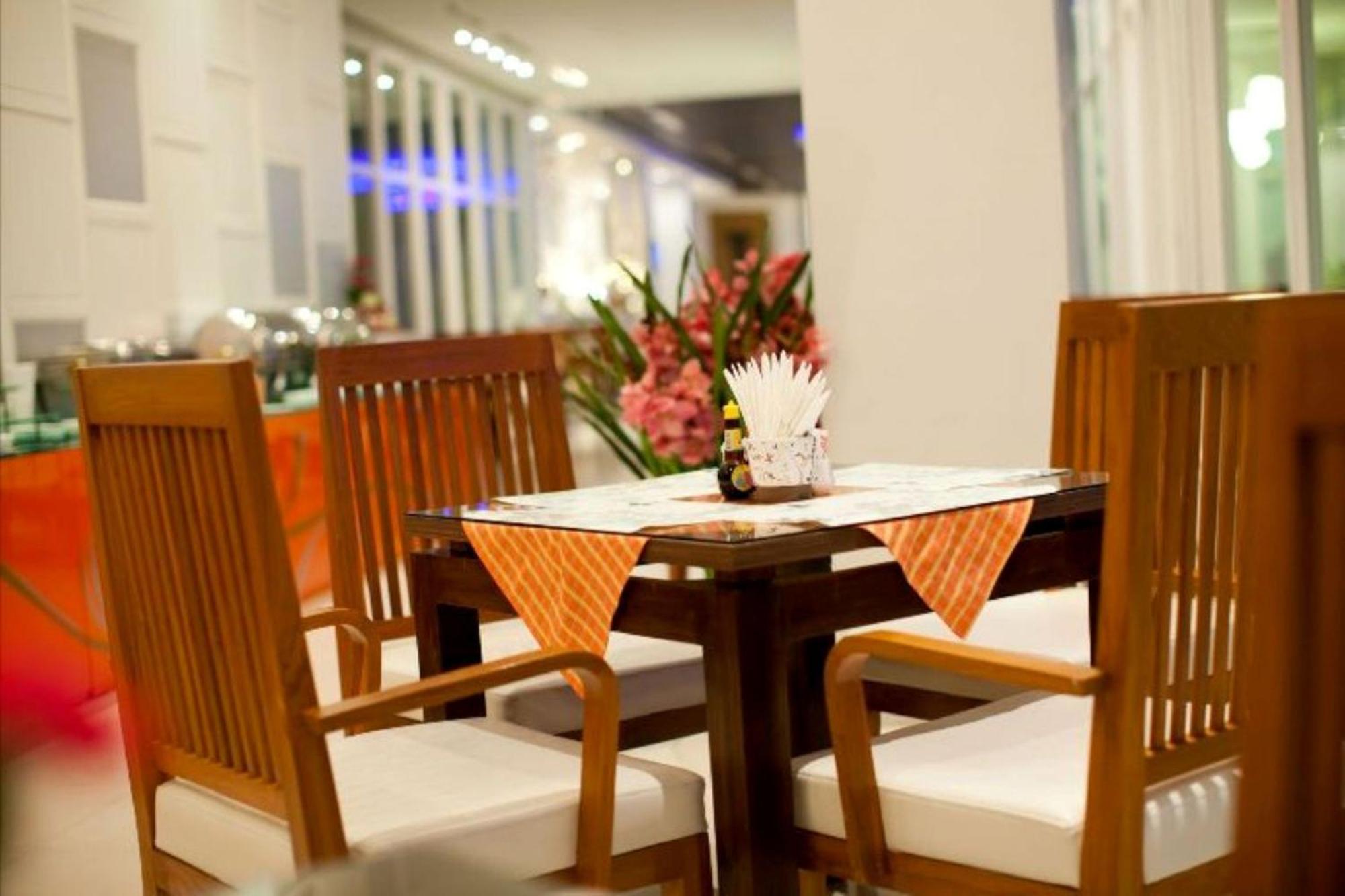 Prajaktra Design Hotel Udon Thani Bagian luar foto