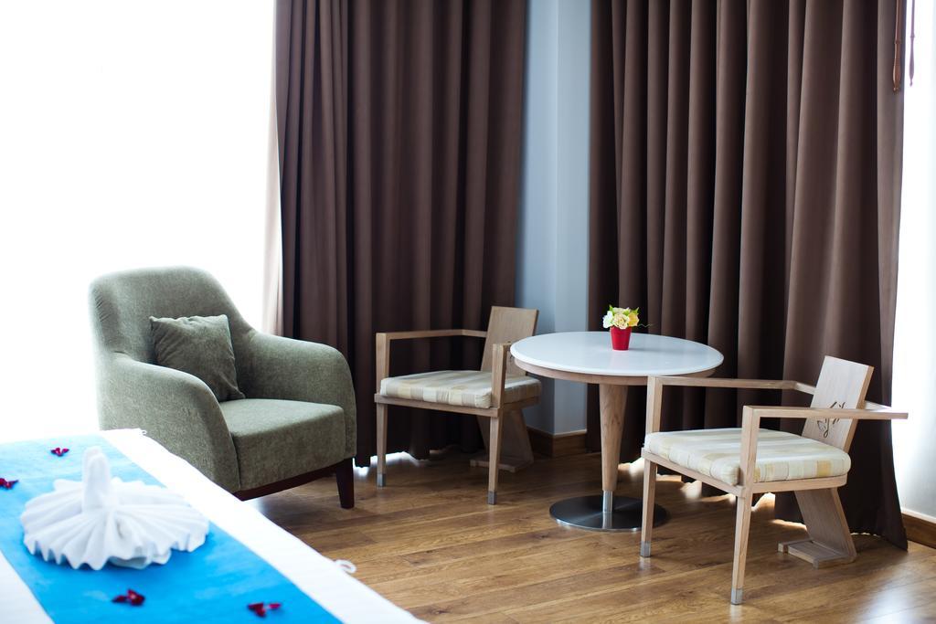 Prajaktra Design Hotel Udon Thani Bagian luar foto