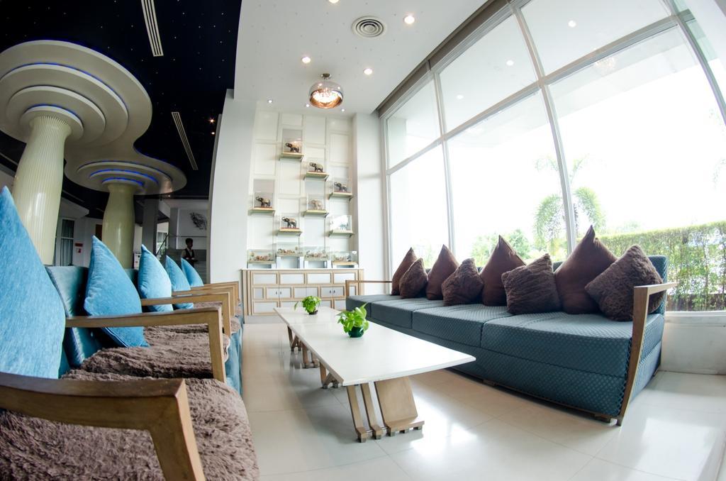 Prajaktra Design Hotel Udon Thani Bagian luar foto